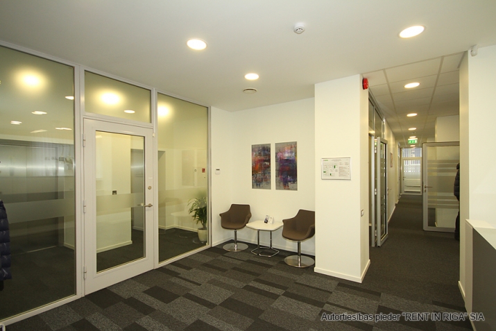 Sludinājumi. Piedāvājam nomāt biroja telpas jaunā biroja centrā. Pilnībā aprīkoti un darbam gatavi darba Cena: 319 EUR/mēn Foto #9
