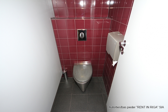 Sludinājumi. Piedāvājam nomāt biroja telpas jaunā biroja centrā. Pilnībā aprīkoti un darbam gatavi darba Cena: 449 EUR/mēn Foto #7