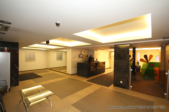 Sludinājumi. Piedāvājam nomāt biroja telpas jaunā biroja centrā. Pilnībā aprīkoti un darbam gatavi darba Cena: 449 EUR/mēn Foto #9