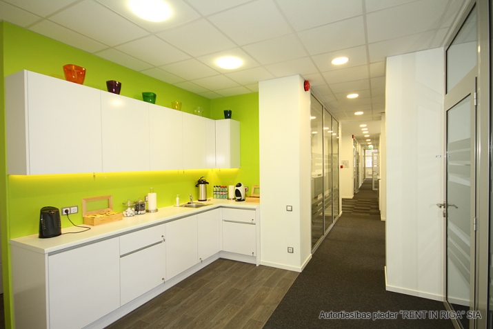 Sludinājumi. Piedāvājam nomāt biroja telpas jaunā biroja centrā. Pilnībā aprīkoti un darbam gatavi darba Cena: 559 EUR/mēn Foto #4