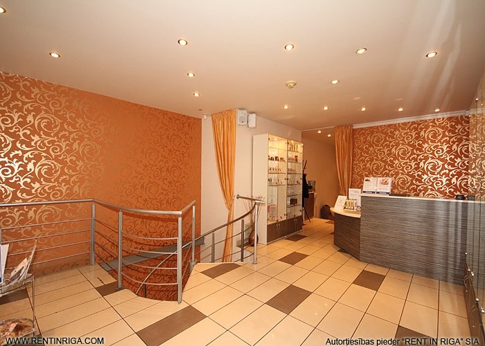 Объявление. Tirdzniecības telpas divos līmeņos.  + Pirmais stāvs 97 m2, pagrabstāvs 92 m2; + sanmezgls un Цена: 1316 EUR/мес. Foto #4