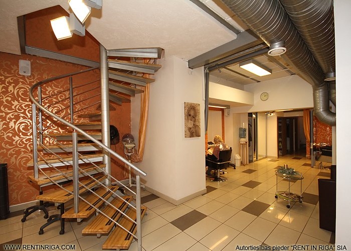 Объявление. Tirdzniecības telpas divos līmeņos.  + Pirmais stāvs 97 m2, pagrabstāvs 92 m2; + sanmezgls un Цена: 1316 EUR/мес. Foto #8