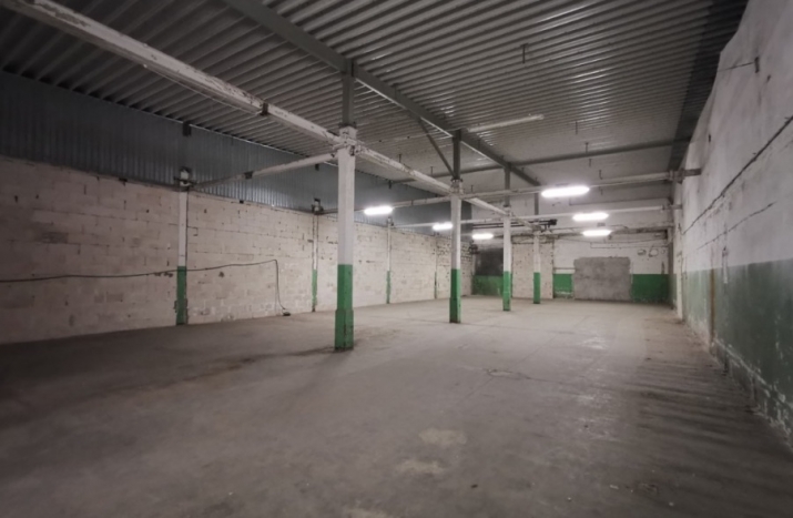 Объявление. Noliktavas/ražošanas telpas Juglā 1. stāvā bez apkures.  Platība sastāv no atvērta tipa telpas + Цена: 2080 EUR/мес. Foto #1