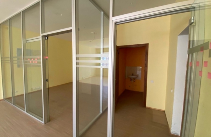 Объявление. Noliktavas/ražošanas telpas Juglā 1. stāvā bez apkures.  Platība sastāv no atvērta tipa telpas + Цена: 2080 EUR/мес. Foto #6