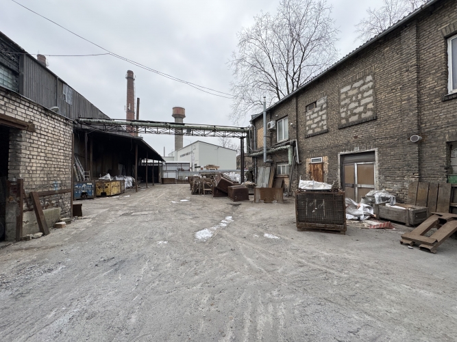 Sludinājumi. Teritorija un ražošanas ēkas Sarkandaugavā.  Ēku kopējā platīb 2337 m2; Zemes kopējā platība 3690 Cena: 1.3e+06 EUR Foto #9
