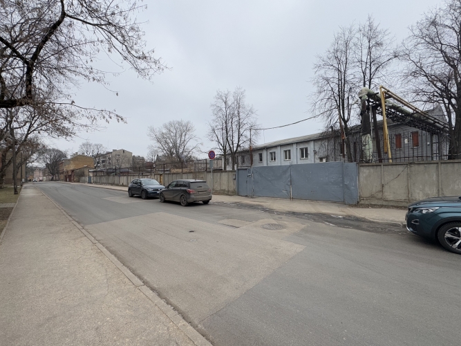 Sludinājumi. Teritorija un ražošanas ēkas Sarkandaugavā.  Ēku kopējā platīb 2337 m2; Zemes kopējā platība 3690 Cena: 1.3e+06 EUR Foto #1