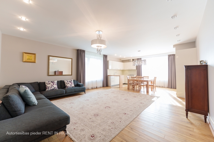 Sludinājumi. Jūras šalkoņa, vēja skaņas caur priedēm, jūras gaiss rada miera oāzi - vietu, kur laiks palēninās, Cena: 1.5e+06 EUR Foto #6