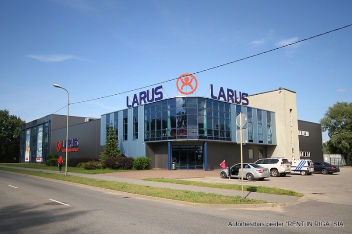 Sludinājumi. Tirdzniecības telpas Dārzciema ielā;  + 1. stāvs; + Platība sastāv no zāles, trīs nodalītām telpām, Cena: 4624 EUR/mēn Foto #1