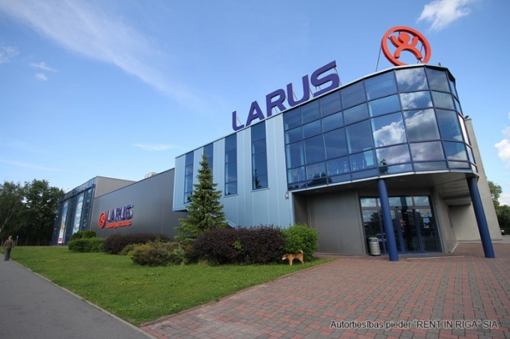 Sludinājumi. Tirdzniecības telpas Dārzciema ielā;  + 1. stāvs; + Platība sastāv no zāles, trīs nodalītām telpām, Cena: 4624 EUR/mēn Foto #2