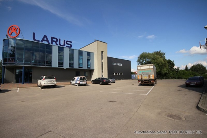 Sludinājumi. Tirdzniecības telpas Dārzciema ielā;  + 1. stāvs; + Platība sastāv no zāles, trīs nodalītām telpām, Cena: 4624 EUR/mēn Foto #3