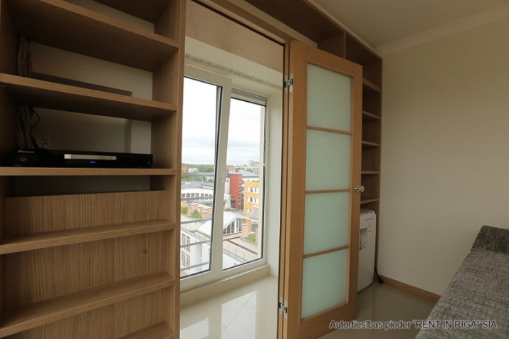 Sludinājumi. Īrei tiek piedāvāts gaišs un saulains studio dzīvoklis ar divām izolētām istabām, kvalitatīvu Cena: 950 EUR/mēn Foto #6