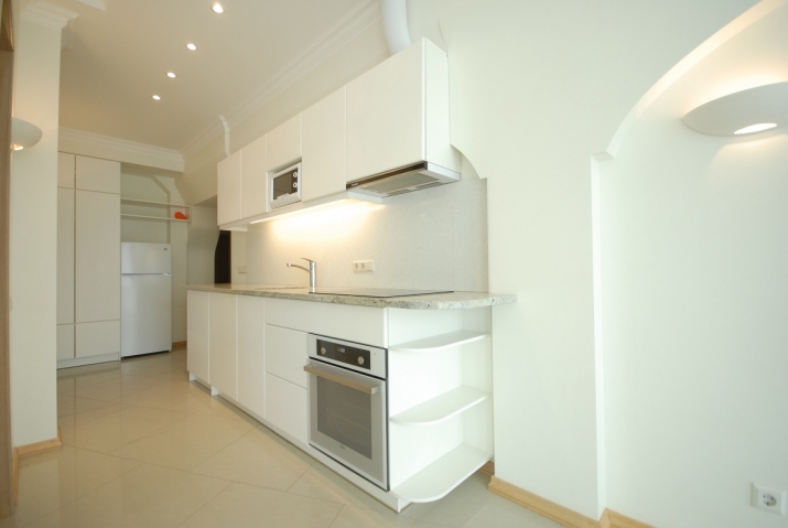 Sludinājumi. Īrei tiek piedāvāts gaišs un saulains studio dzīvoklis ar divām izolētām istabām, kvalitatīvu Cena: 950 EUR/mēn Foto #5