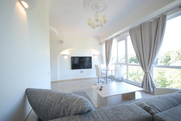 Sludinājumi. Īrei tiek piedāvāts gaišs un saulains studio dzīvoklis ar divām izolētām istabām, kvalitatīvu Cena: 950 EUR/mēn Foto #8