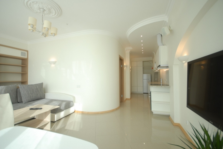 Sludinājumi. Īrei tiek piedāvāts gaišs un saulains studio dzīvoklis ar divām izolētām istabām, kvalitatīvu Cena: 950 EUR/mēn Foto #4