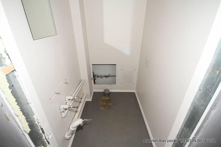 Объявление. Коммерческое помещение с эксклюзивном видом на набережную. Большие окна, вход с угла фасады и с Цена: 290000 EUR Foto #8