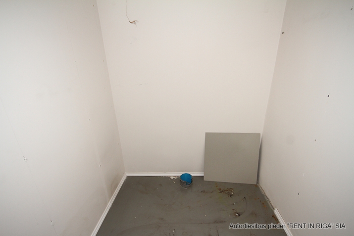 Объявление. Коммерческое помещение с эксклюзивном видом на набережную. Большие окна, вход с угла фасады и с Цена: 290000 EUR Foto #9