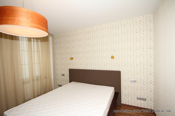 Sludinājumi. Tiek izīrēts trīsstāvīgs \'penthouse\' dzīvoklis klusajā centrā, dzīvoklis sastāv no viesu istabas, Cena: 2500 EUR/mēn Foto #9