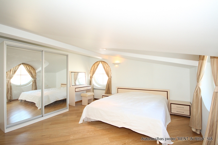 Sludinājumi. Elegants 2-istabu dzīvoklis ar privātu jumta terasi prestižajā vēstniecību rajonā  Izbaudiet Cena: 850 EUR/mēn Foto #7