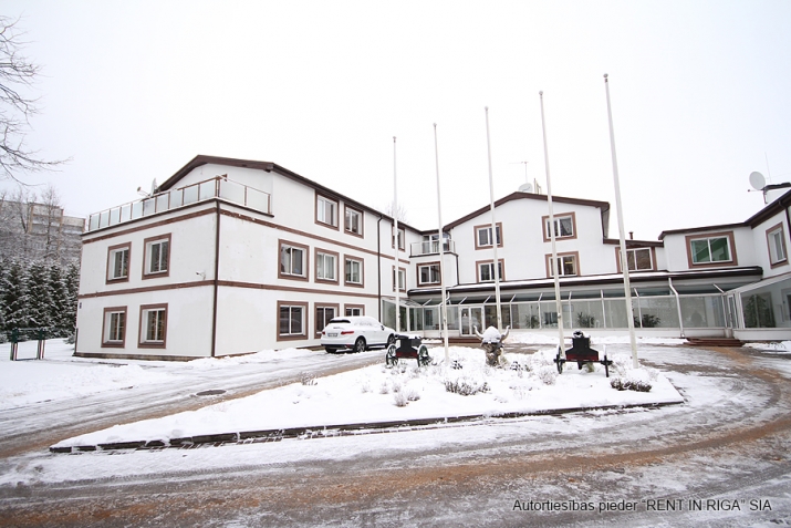 Sludinājumi. Biroju un SPA centra ēkā iznomājam gaišas telpas.  Ēkas 2. stāvs, 3 kabineti,(2 no tiem izolēti).  Cena: 356 EUR/mēn Foto #7