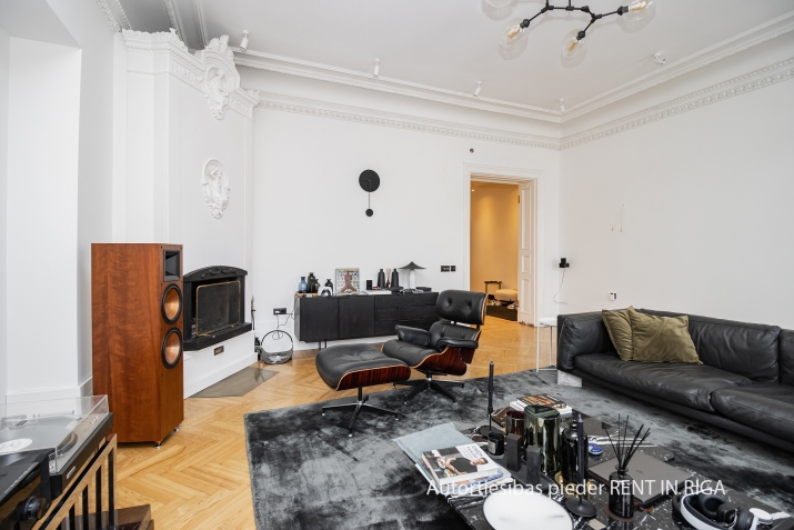 Sludinājumi. Plašs dzīvoklis Klusajā centrā - Elizabetes ielā 8.  Dzīvokļa plānojums: + dzīvojamā istaba ar Cena: 340000 EUR Foto #2