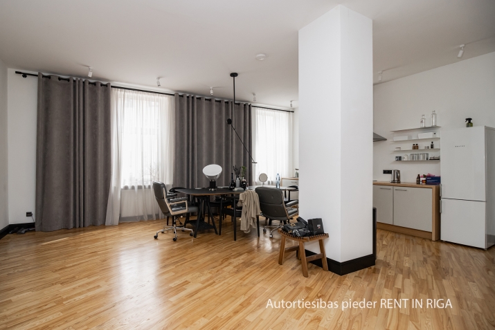 Sludinājumi. Plašs dzīvoklis Klusajā centrā - Elizabetes ielā 8.  Dzīvokļa plānojums: + dzīvojamā istaba ar Cena: 340000 EUR Foto #4
