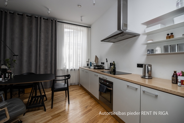 Sludinājumi. Plašs dzīvoklis Klusajā centrā - Elizabetes ielā 8.  Dzīvokļa plānojums: + dzīvojamā istaba ar Cena: 340000 EUR Foto #5