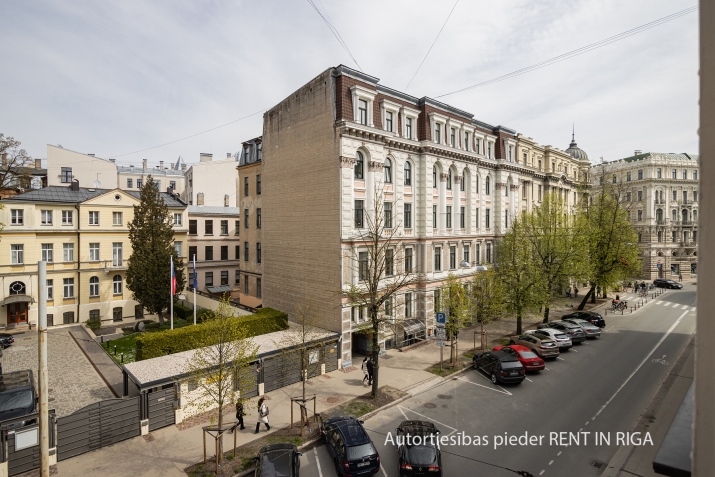 Sludinājumi. Plašs dzīvoklis Klusajā centrā - Elizabetes ielā 8.  Dzīvokļa plānojums: + dzīvojamā istaba ar Cena: 340000 EUR Foto #7