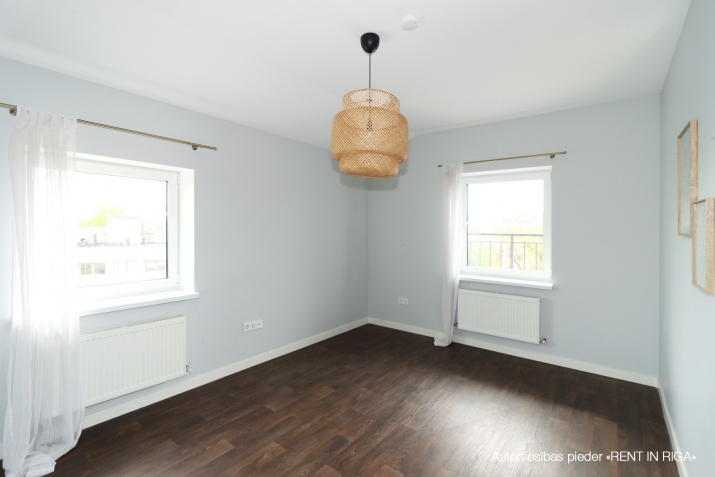 Sludinājumi. Piedāvājam biroja telpas 4.stāvā kapitāli rekonstruēta ēka sakoptā industriālā parkā.  Atvertā tipa Cena: 494 EUR/mēn Foto #4