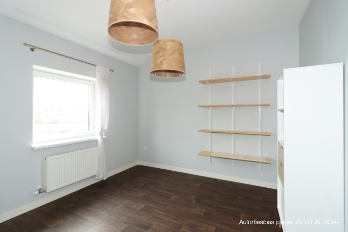 Sludinājumi. Piedāvājam biroja telpas 4.stāvā kapitāli rekonstruēta ēka sakoptā industriālā parkā.  Atvertā tipa Cena: 494 EUR/mēn Foto #5