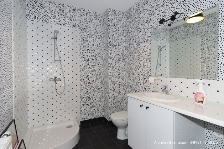 Sludinājumi. Piedāvājam biroja telpas 4.stāvā kapitāli rekonstruēta ēka sakoptā industriālā parkā.  Atvertā tipa Cena: 494 EUR/mēn Foto #8