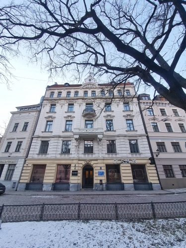 Объявление. Отремонтированный дом в Старой Риге, напротив Домской церкви.  Рядом гостиница Гутенбергс и Цена: 3.2e+06 EUR Foto #1