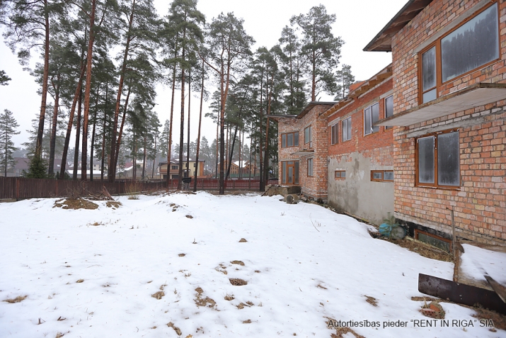 Sludinājumi. Pārdod kvalitatīvi būvētas, plašas Dvīņu mājas skaistā un klusā rajonā Langstiņi. Netālu atrodas Cena: 180000 EUR Foto #6