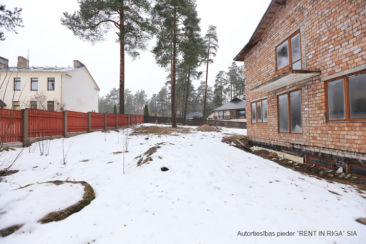 Sludinājumi. Pārdod kvalitatīvi būvētas, plašas Dvīņu mājas skaistā un klusā rajonā Langstiņi. Netālu atrodas Cena: 180000 EUR Foto #8