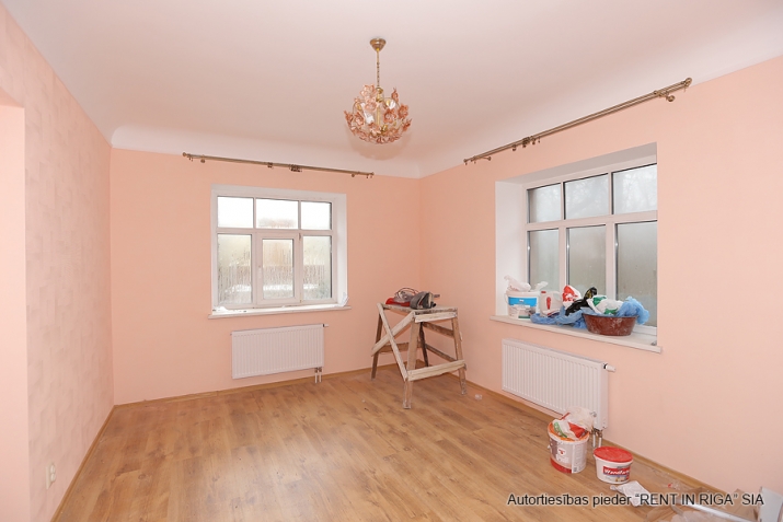 Объявление. Продаётся 3х комнатный дом в Плявниеках, по адресу ул. Сеску 45. Одна комната проходная, две Цена: 145000 EUR Foto #4