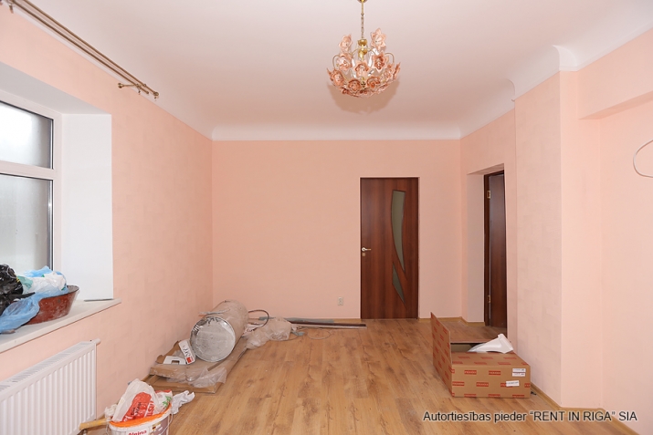 Объявление. Продаётся 3х комнатный дом в Плявниеках, по адресу ул. Сеску 45. Одна комната проходная, две Цена: 145000 EUR Foto #5