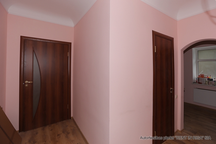 Объявление. Продаётся 3х комнатный дом в Плявниеках, по адресу ул. Сеску 45. Одна комната проходная, две Цена: 145000 EUR Foto #9