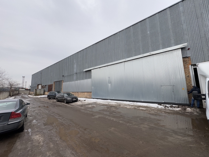 Sludinājumi. Iznomā neapkurināmas noliktavas/ražošanas telpas t/c \'Domina\' rajonā.   + 1. stāvs;  + Gluda grīda; Cena: 4608 EUR/mēn Foto #1