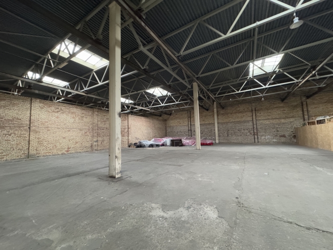 Sludinājumi. Iznomā neapkurināmas noliktavas/ražošanas telpas t/c \'Domina\' rajonā.   + 1. stāvs;  + Gluda grīda; Cena: 4608 EUR/mēn Foto #2