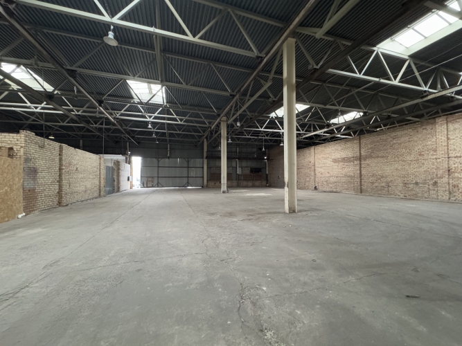 Sludinājumi. Iznomā neapkurināmas noliktavas/ražošanas telpas t/c \'Domina\' rajonā.   + 1. stāvs;  + Gluda grīda; Cena: 4608 EUR/mēn Foto #3