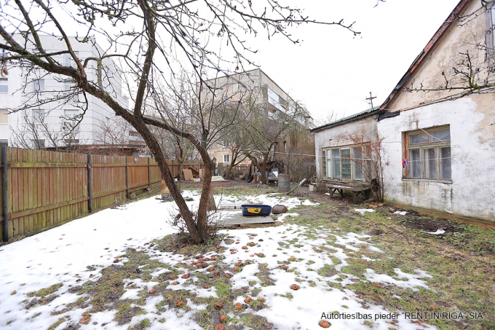 Sludinājumi. Pārdodas zeme  Purvciemā, Kurmju ielā 3, pretī Sportima.  Uz teritorijas var būvēt daudzstāvu māju. Cena: 110000 EUR Foto #2