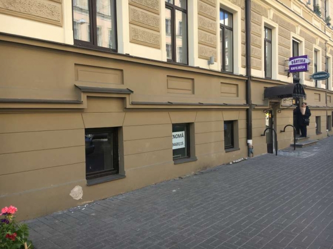 Объявление. Отремонтированные полуподвальные помещения в полностью реновированном здании.  Перекрёсток улиц Цена: 1300 EUR/мес. Foto #7