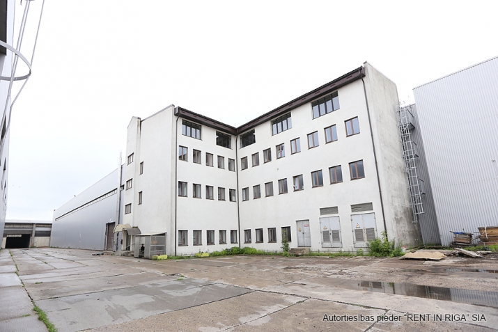 Объявление. Kravu ostas terminālis \'Port Magnat\' piedāvā nomāt brīvās biroja telpas.  Paglma daļas ēka ar skatu Цена: 1174 EUR/мес. Foto #1