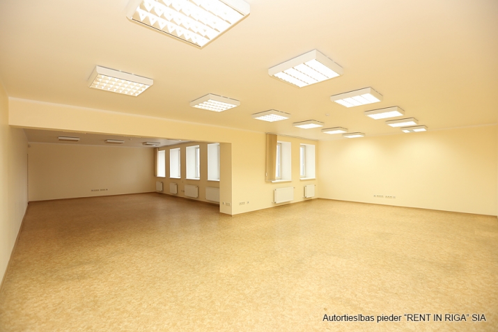 Sludinājumi. Kravu ostas terminālis \'Port Magnat\' piedāvā nomāt brīvās biroja telpas.  Paglma daļas ēka ar skatu Cena: 1212 EUR/mēn Foto #2