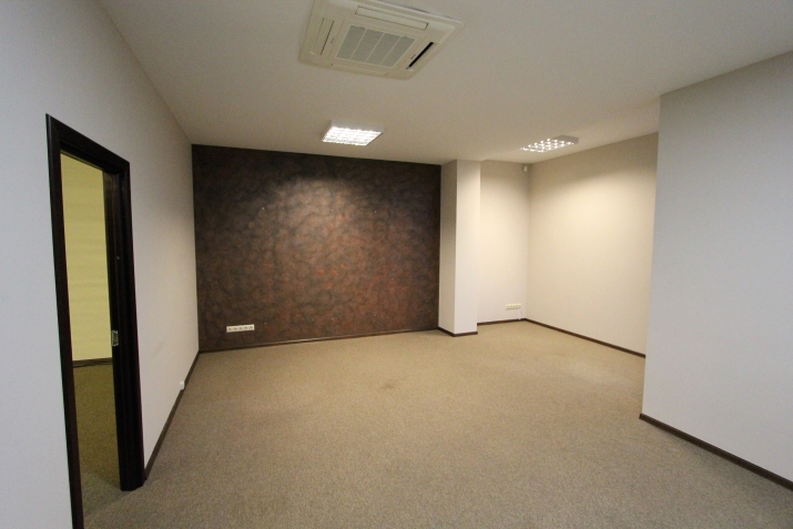 Sludinājumi. Iznomā biroja telpas Duntes ielā 15a.  + 5. stāvs. + Platība sastāv no recepcijas, trīs Cena: 5210 EUR/mēn Foto #4