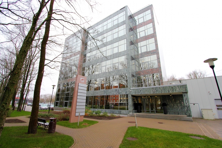 Sludinājumi. Iznomā biroja telpas Duntes ielā 15a.  + 5. stāvs. + Platība sastāv no recepcijas, trīs Cena: 5210 EUR/mēn Foto #1