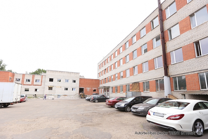 Sludinājumi. Remontētas biroja telpas pirmajā stāvā.  + Ar automašīnu 8 min līdz Alfai, 20 min līdz centram; + Cena: 360 EUR/mēn Foto #7