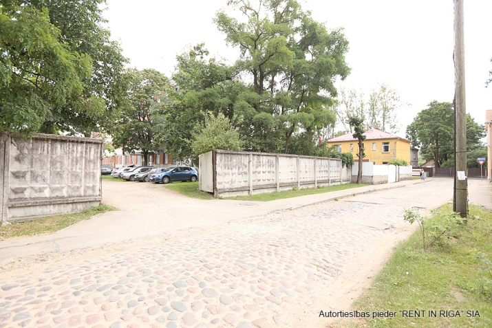 Sludinājumi. Remontētas biroja telpas pirmajā stāvā.  + Ar automašīnu 8 min līdz Alfai, 20 min līdz centram; + Cena: 360 EUR/mēn Foto #8