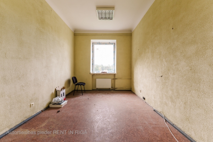 Объявление. Iznomā biroja telpas vēsturiskajā Rīgas Kinostudijas ēkā. Platība sastāv no vienas telpas. Цена: 88 EUR/мес. Foto #1