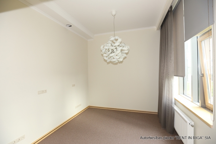 Sludinājumi. Tiek piedāvāti 3. ist. apartamenti jaunajā projektā Jūrmalas Rezidence. Cenā ietilpst pazemes Cena: 230000 EUR Foto #2