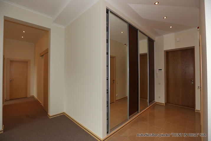 Sludinājumi. Tiek piedāvāti 3. ist. apartamenti jaunajā projektā Jūrmalas Rezidence. Cenā ietilpst pazemes Cena: 230000 EUR Foto #3